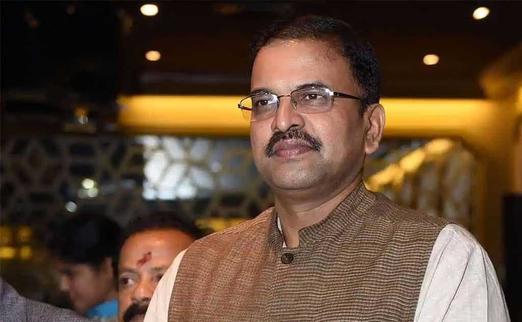 మాజీ ఐపీఎస్ జేడీ లక్ష్మీనారాయణ భార్య సైబర్ మోసం: 4 అరెస్ట్
