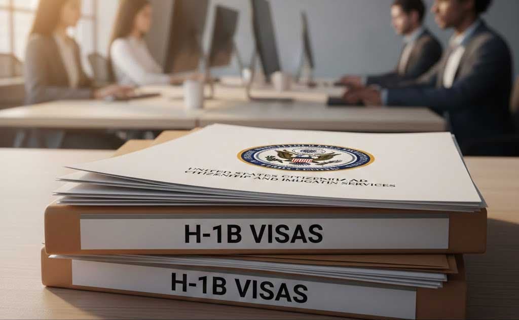 H–1B వీసాలపై టెక్సాస్ గవర్నర్ కీలక నిర్ణయం