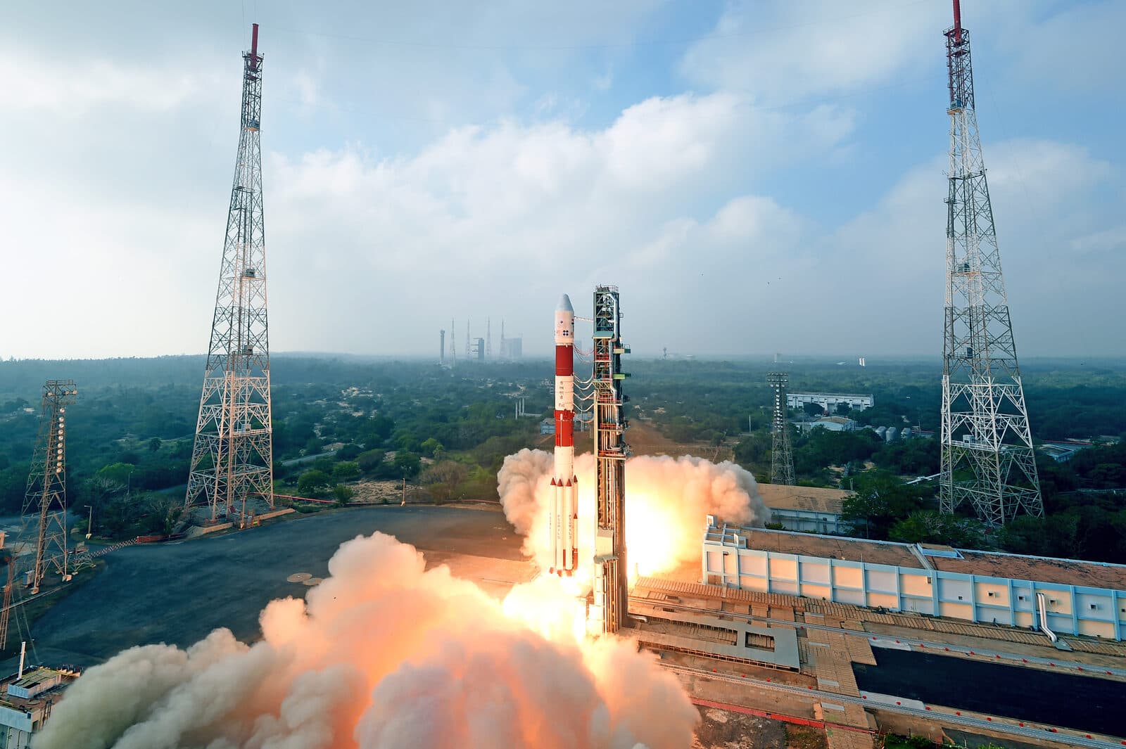 ISRO PSLV రాకెట్ లిఫ్ట్-ఆఫ్ — శ్రీహరికోట SDSC SHAR ఫస్ట్ లాంచ్ ప్యాడ్ నుండి